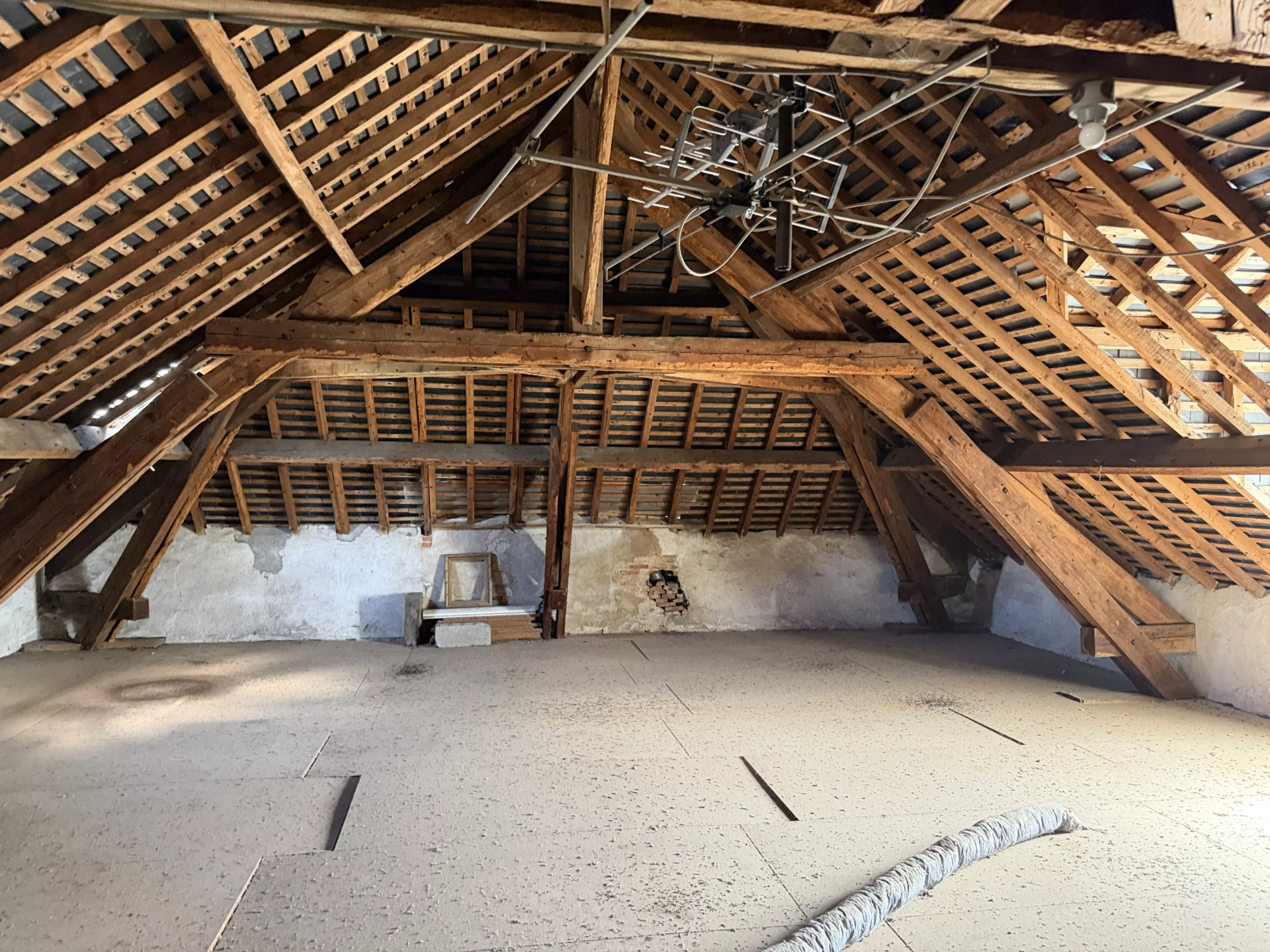Combles sous charpente traditionnelle